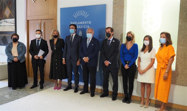 Os presidentes dos catro colexios oficiais de farmacéuticos de Galicia efectúan unha visita institucional ao Parlamento